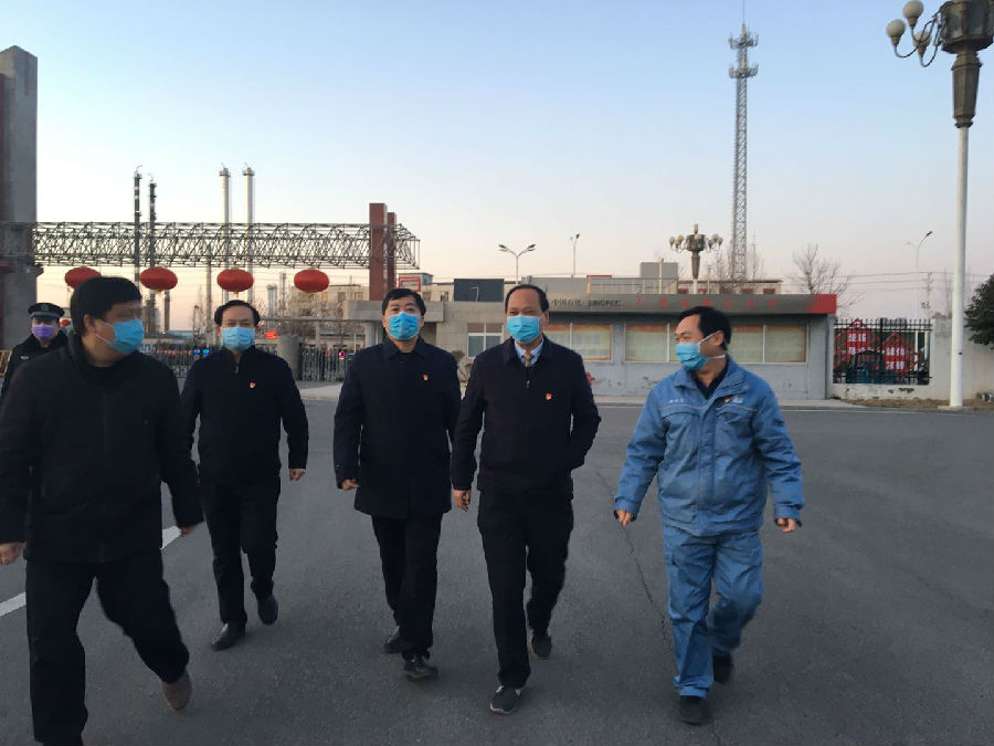 市工信局局长薛炳海到开发区工业园区调研指导企业复工复产工作